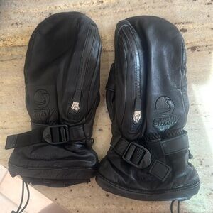 Gently used women’s Swany Toaster ski/snowboarding mittens